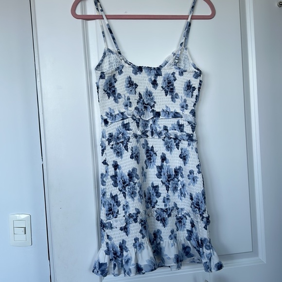 BRAND NEW Abercrombie & Fitch Blue White Floral Dress Size Medium - Picture 5 of 5